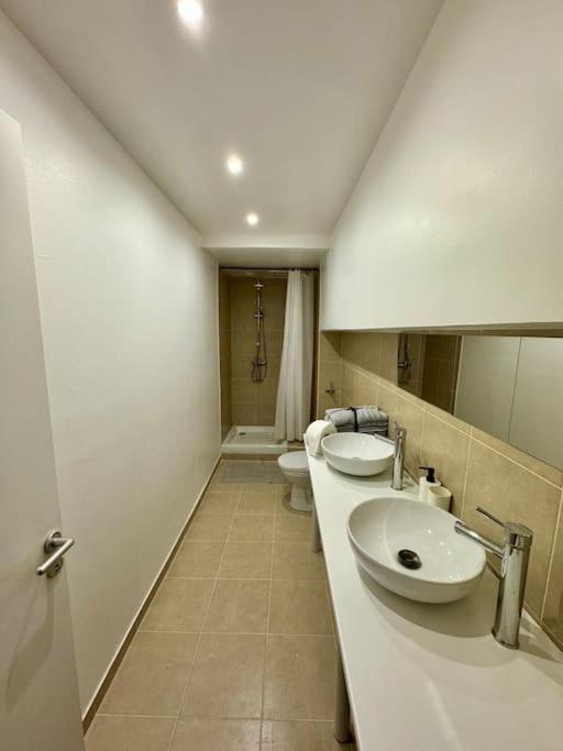 Experience Cinema Immersif Dans Appartement Renove Pres De Montmartre Paris Exterior foto