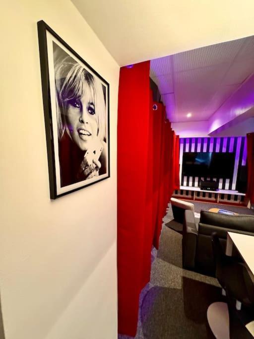 Experience Cinema Immersif Dans Appartement Renove Pres De Montmartre Paris Exterior foto